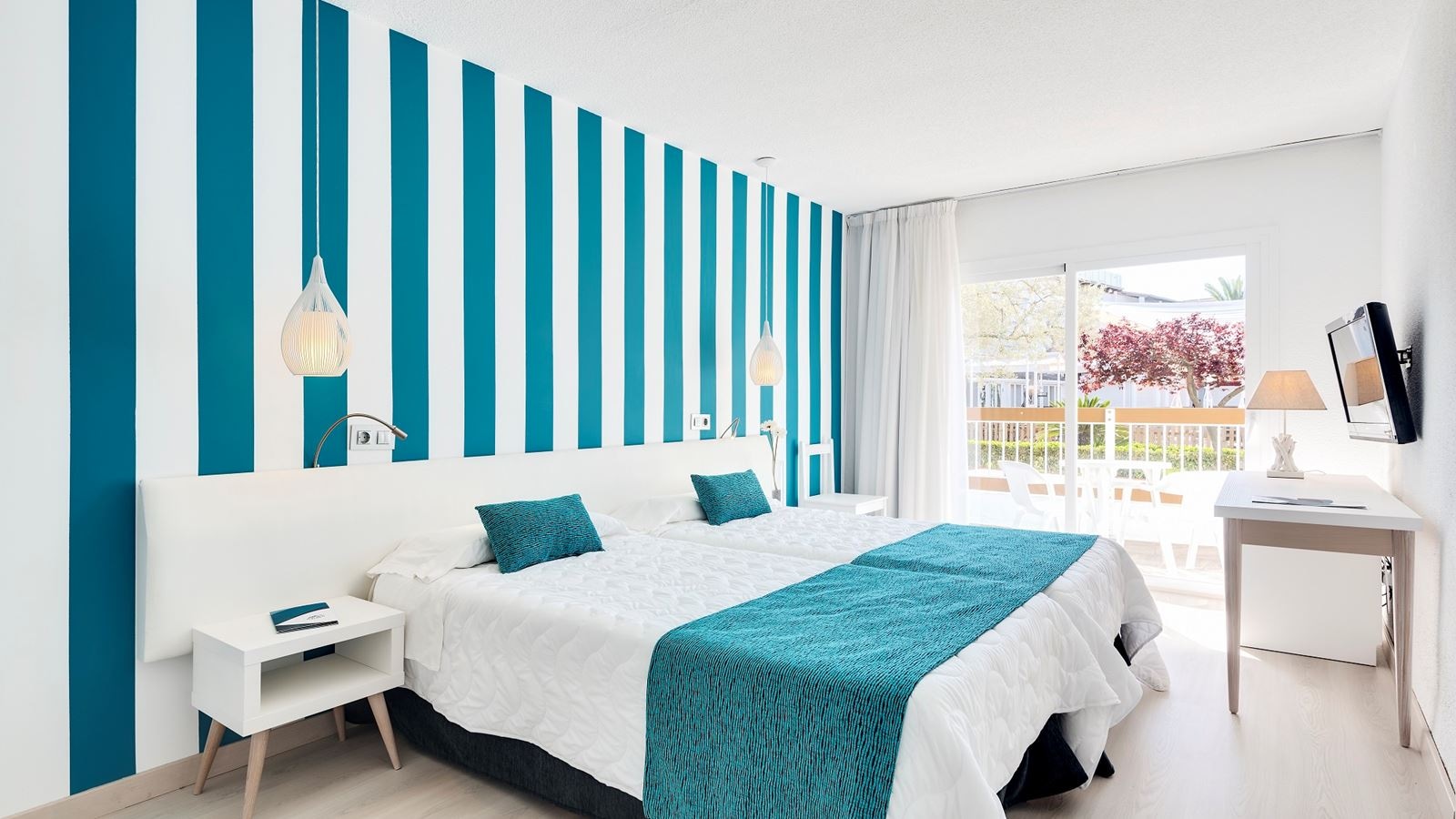 rooms-double-standard-room-balcony-or-terrace