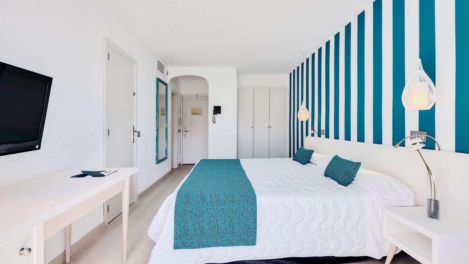 rooms-double-standard-room-balcony-or-terrace