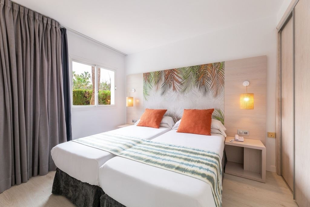 rooms-annex-apartment-balcony-or-terrace