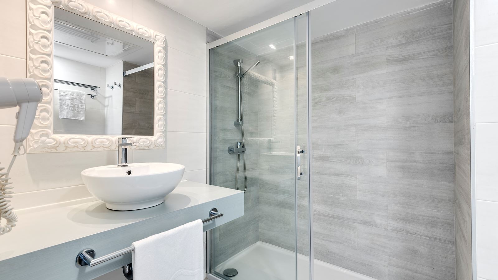 rooms-standard-apartment-balcony-or-terrace