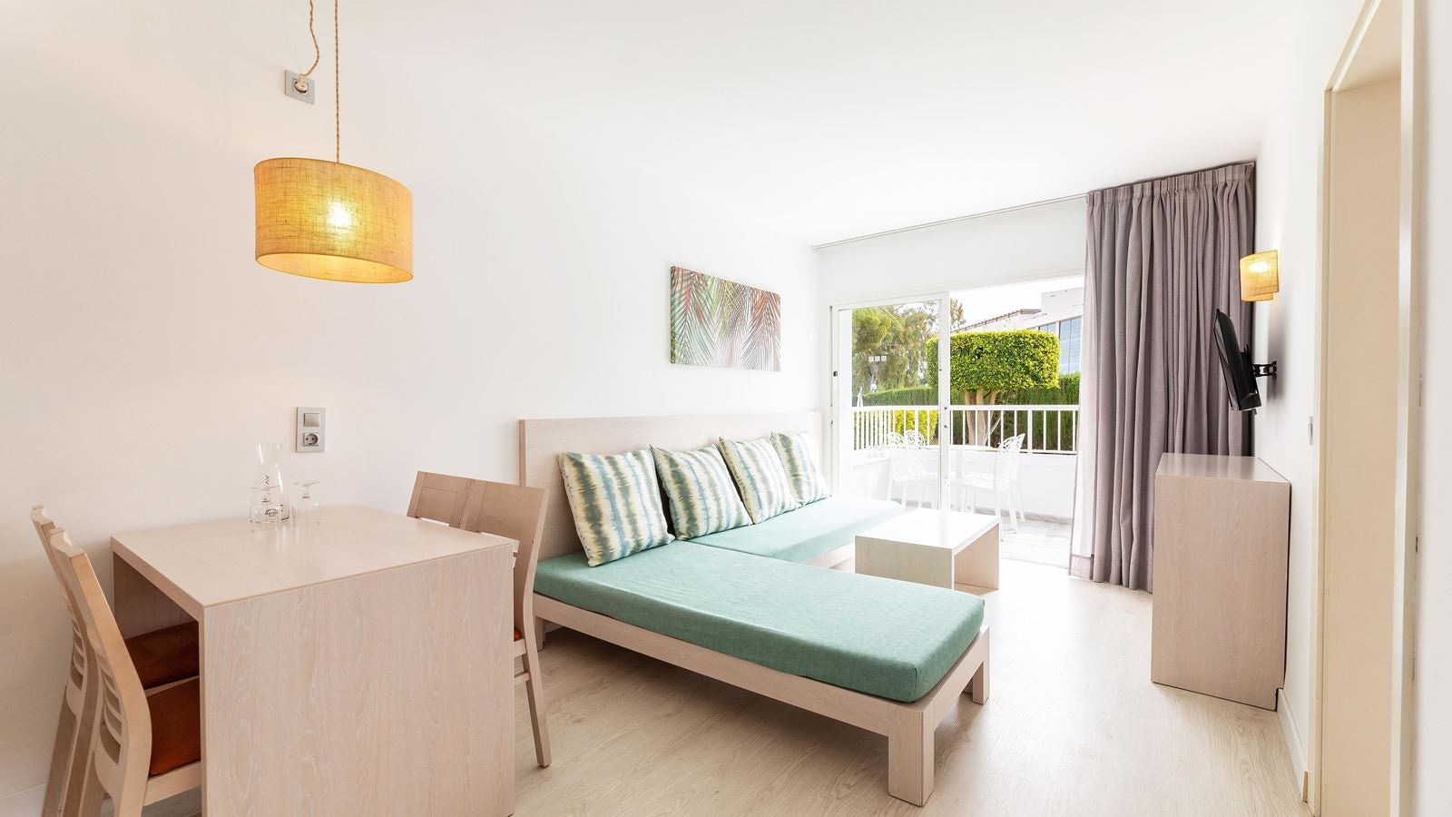 rooms-annex-apartment-balcony-or-terrace