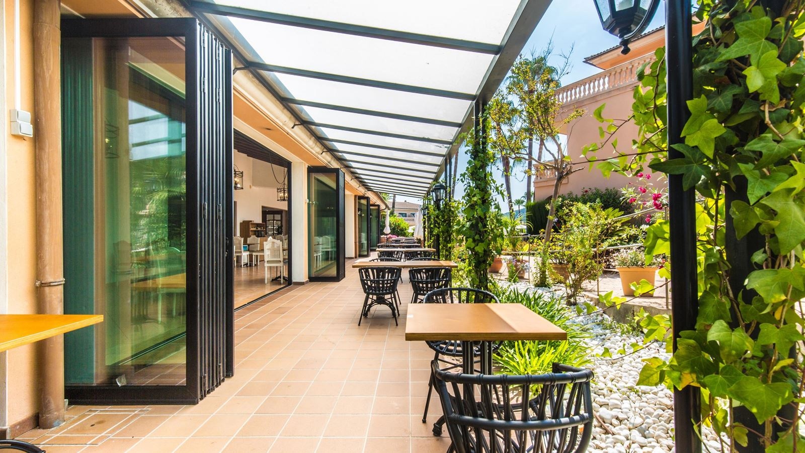 restaurants-restaurant