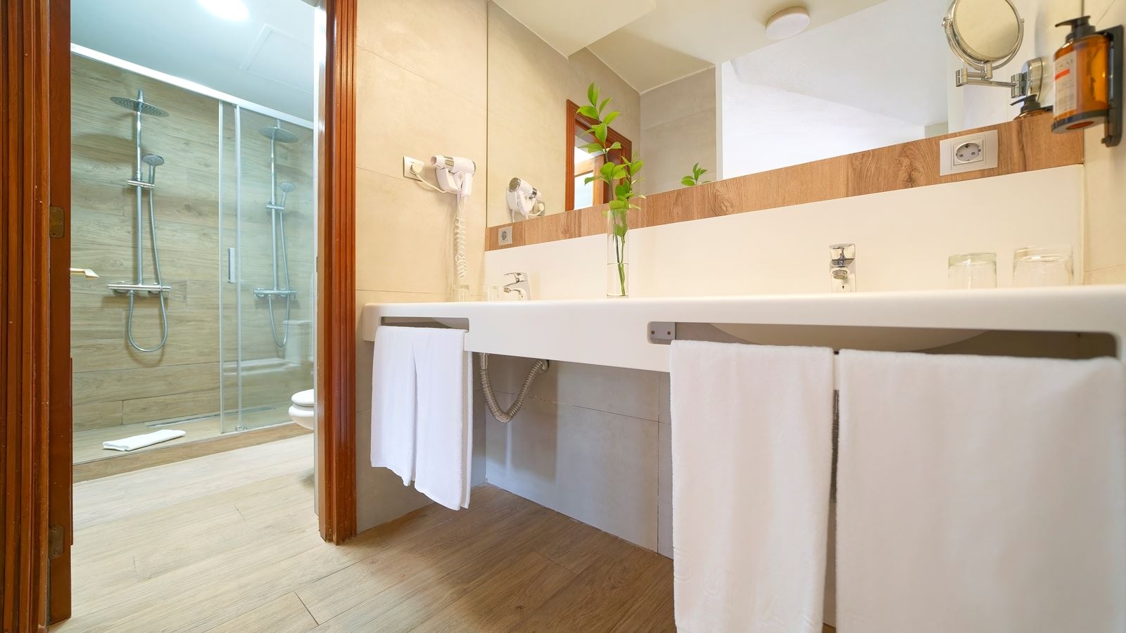 rooms-family-senior-suite-2-bedrooms-with-terrace