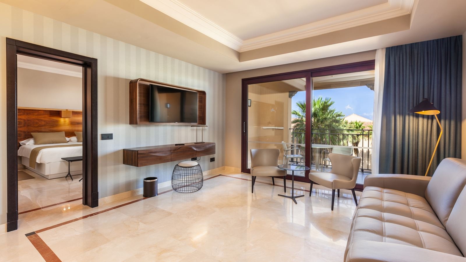 rooms-usuiv-unique-suite-pool-view-with-balcony