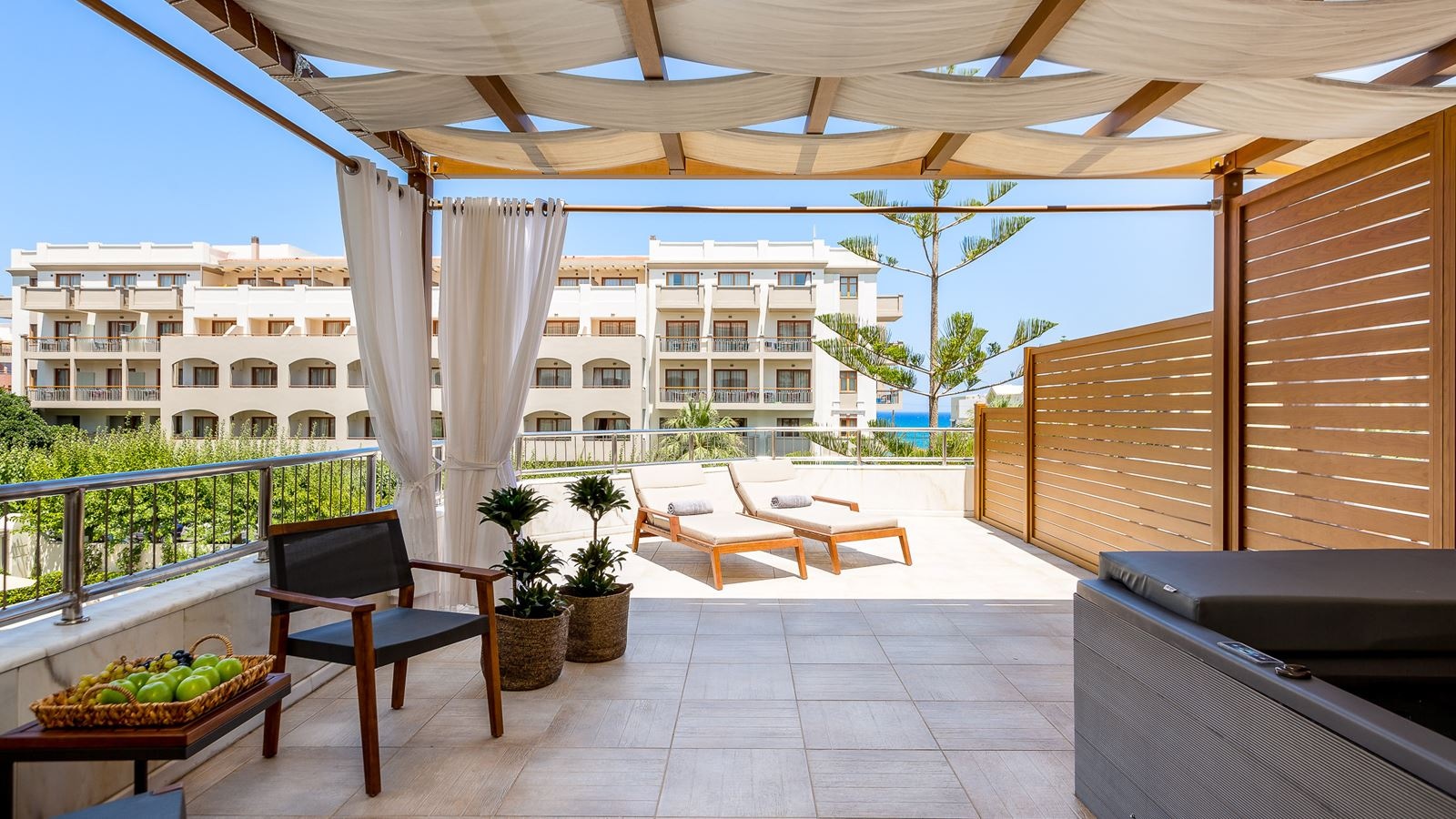 rooms-premium-suite-jacuzzi