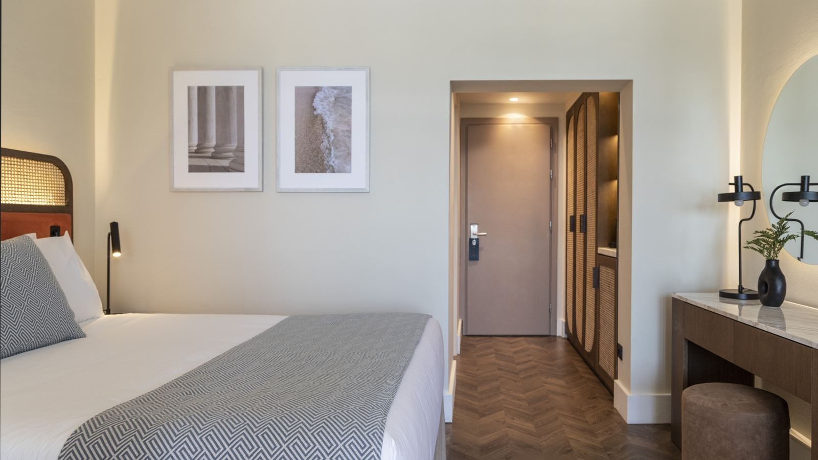 rooms-superior-family-sliding-door-inland-view
