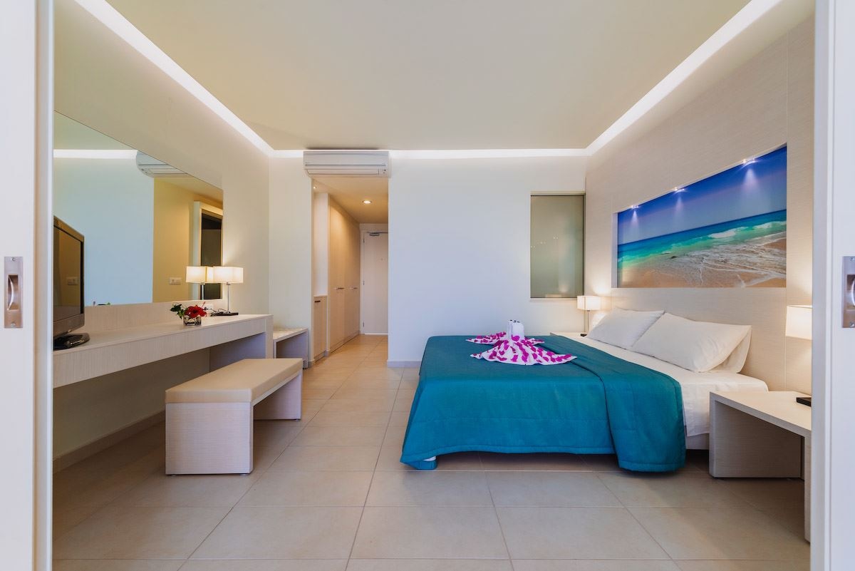 rooms-standard-room-sea-view-balcony