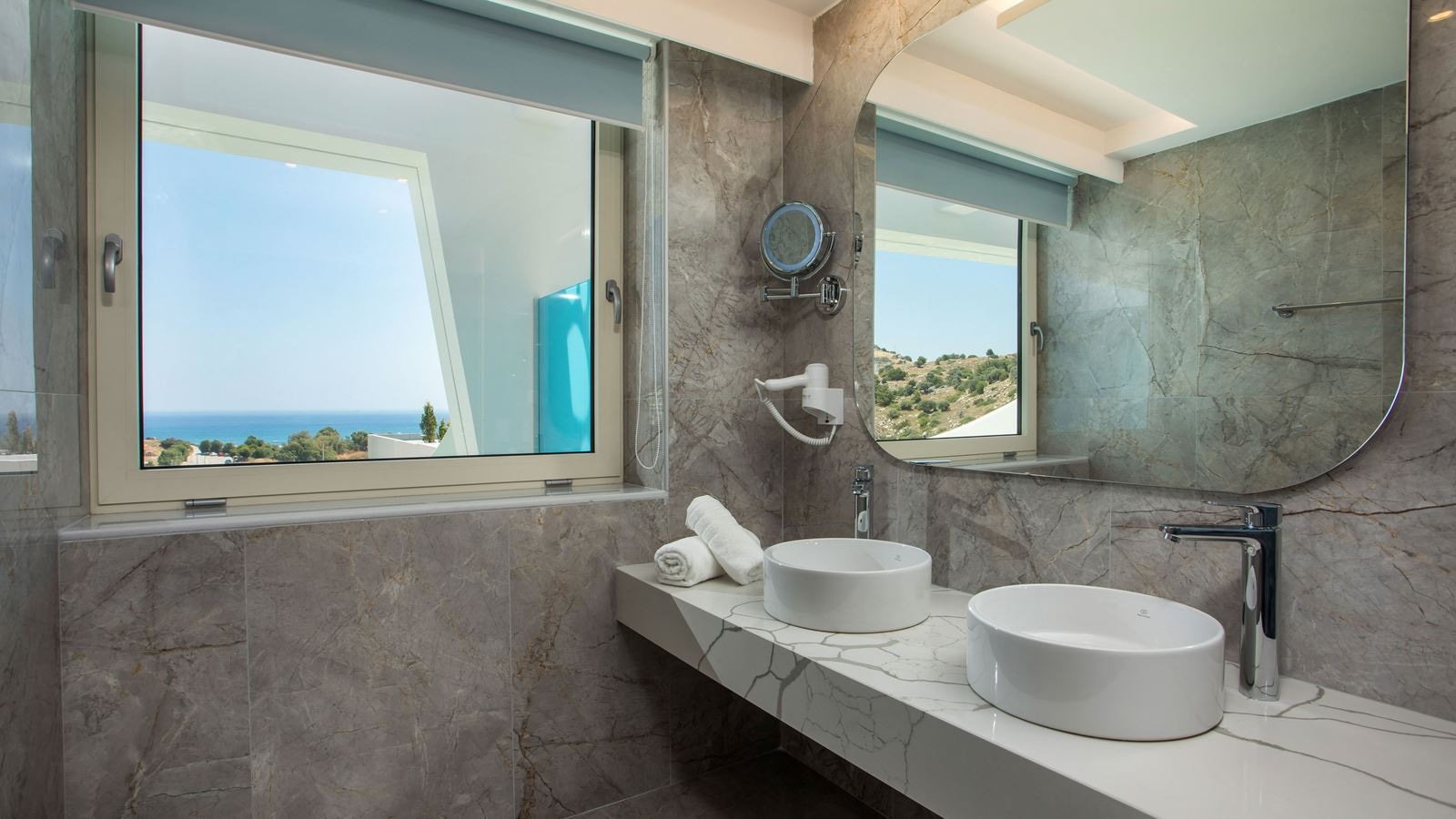 rooms-executive-suite-sea-view-upper-floor