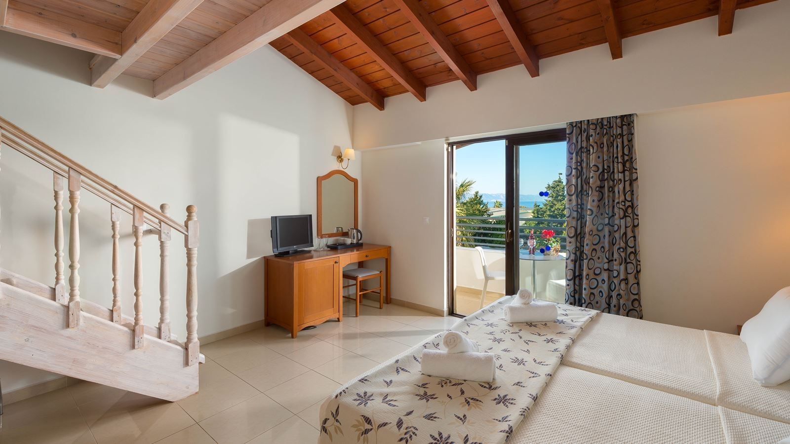 rooms-maisonette-with-balcony