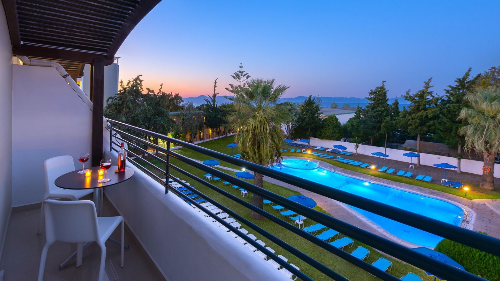 rooms-maisonette-with-balcony