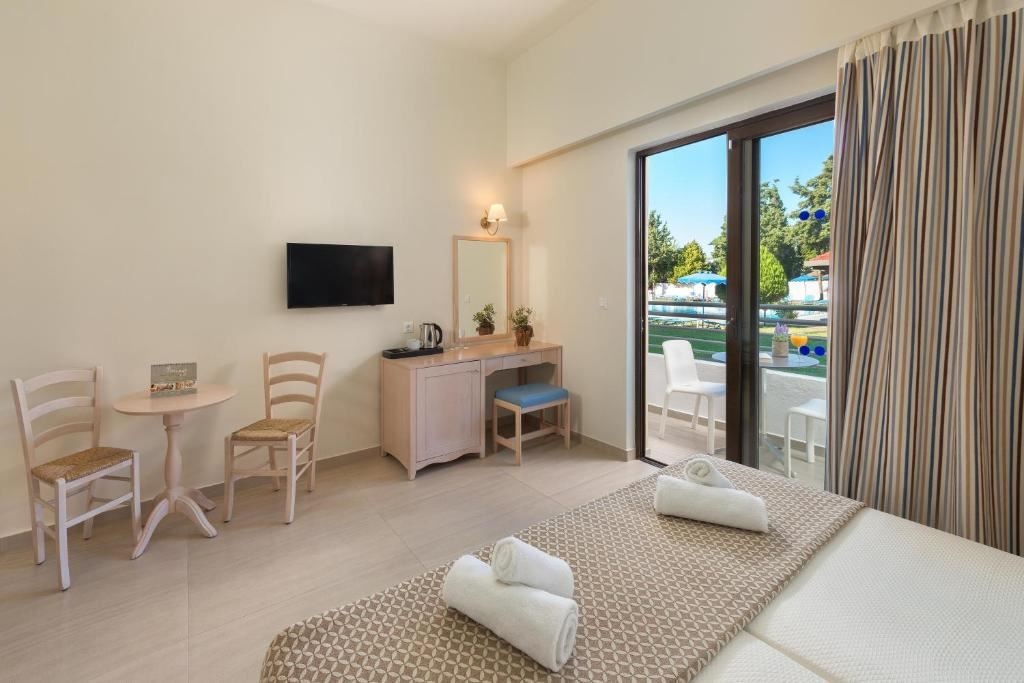 rooms-family-large-w-bunkbed-room-garden-view