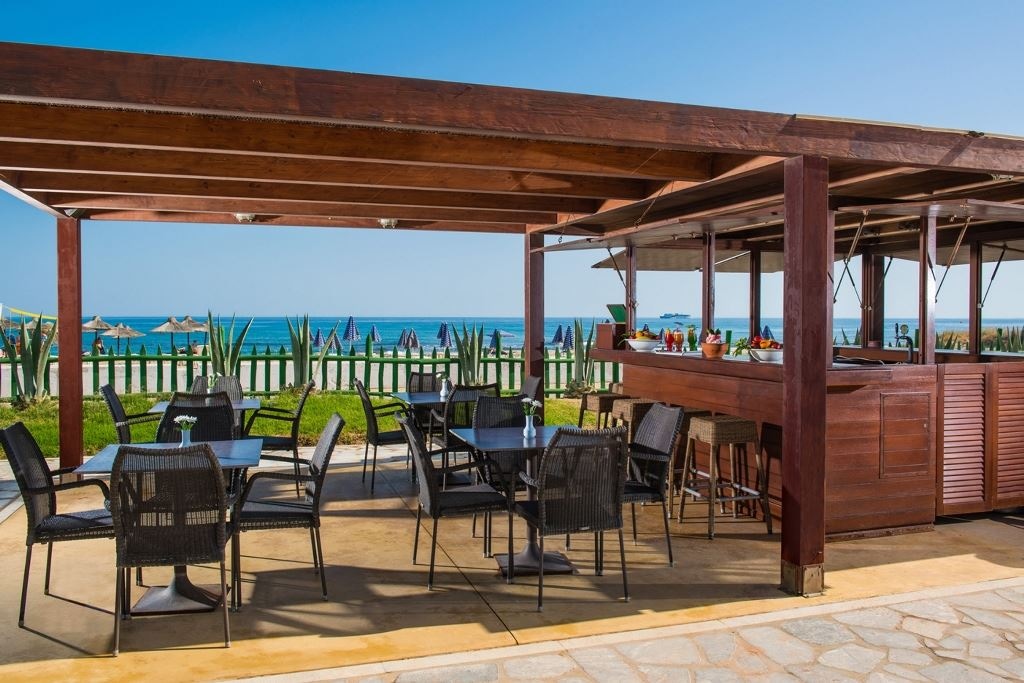 bars-oasis-beach-bar
