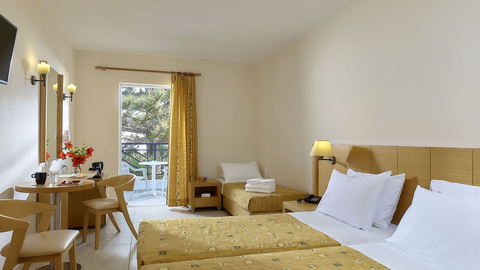 rooms-triple-room-garden-view