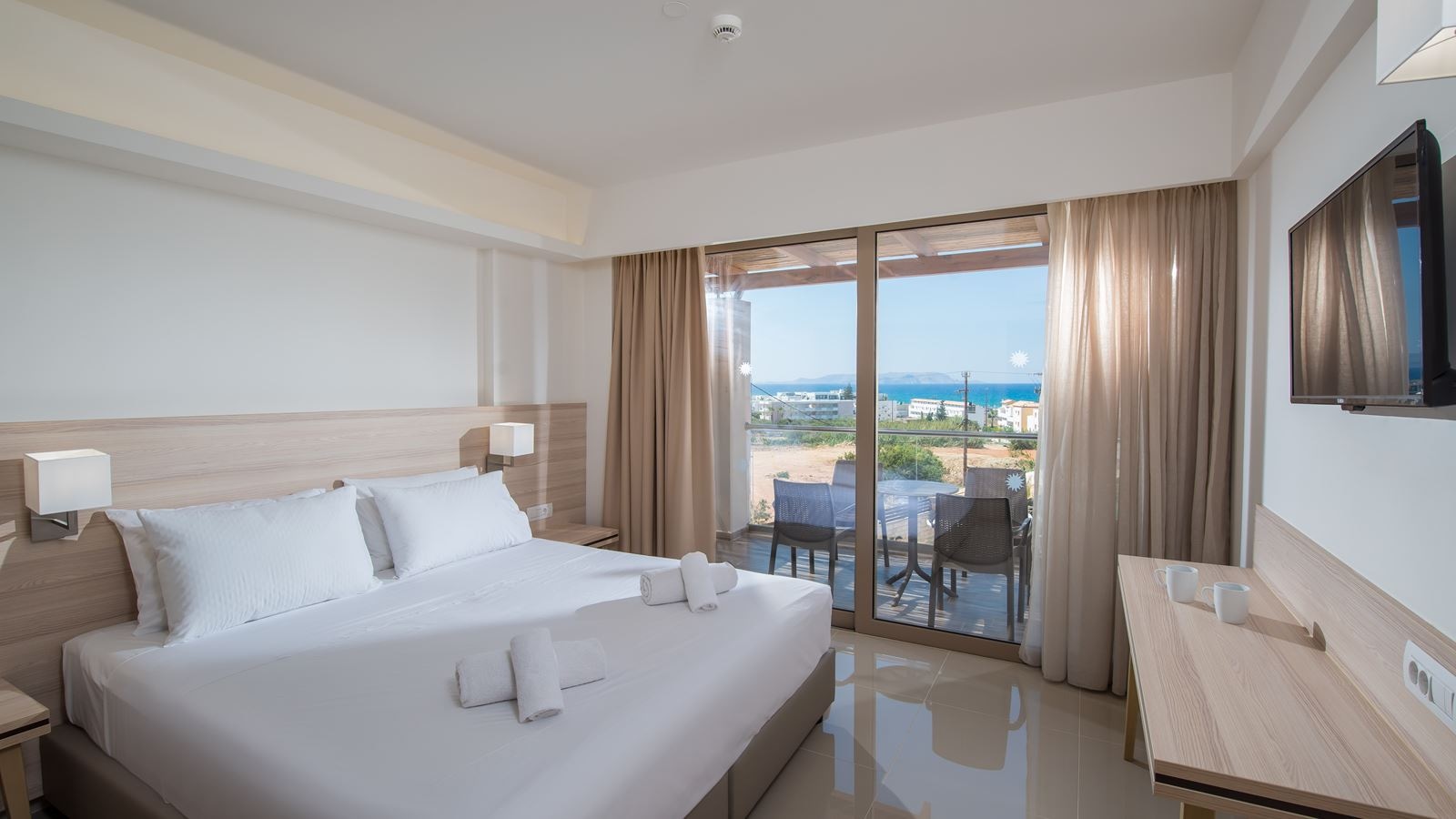 rooms-suite-family-with-balcony