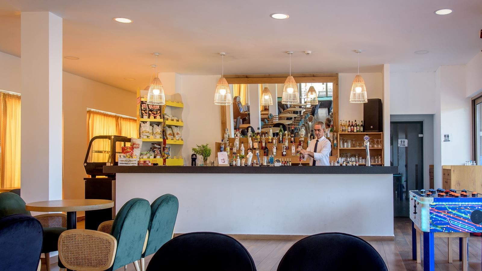 bars-zeus-bar
