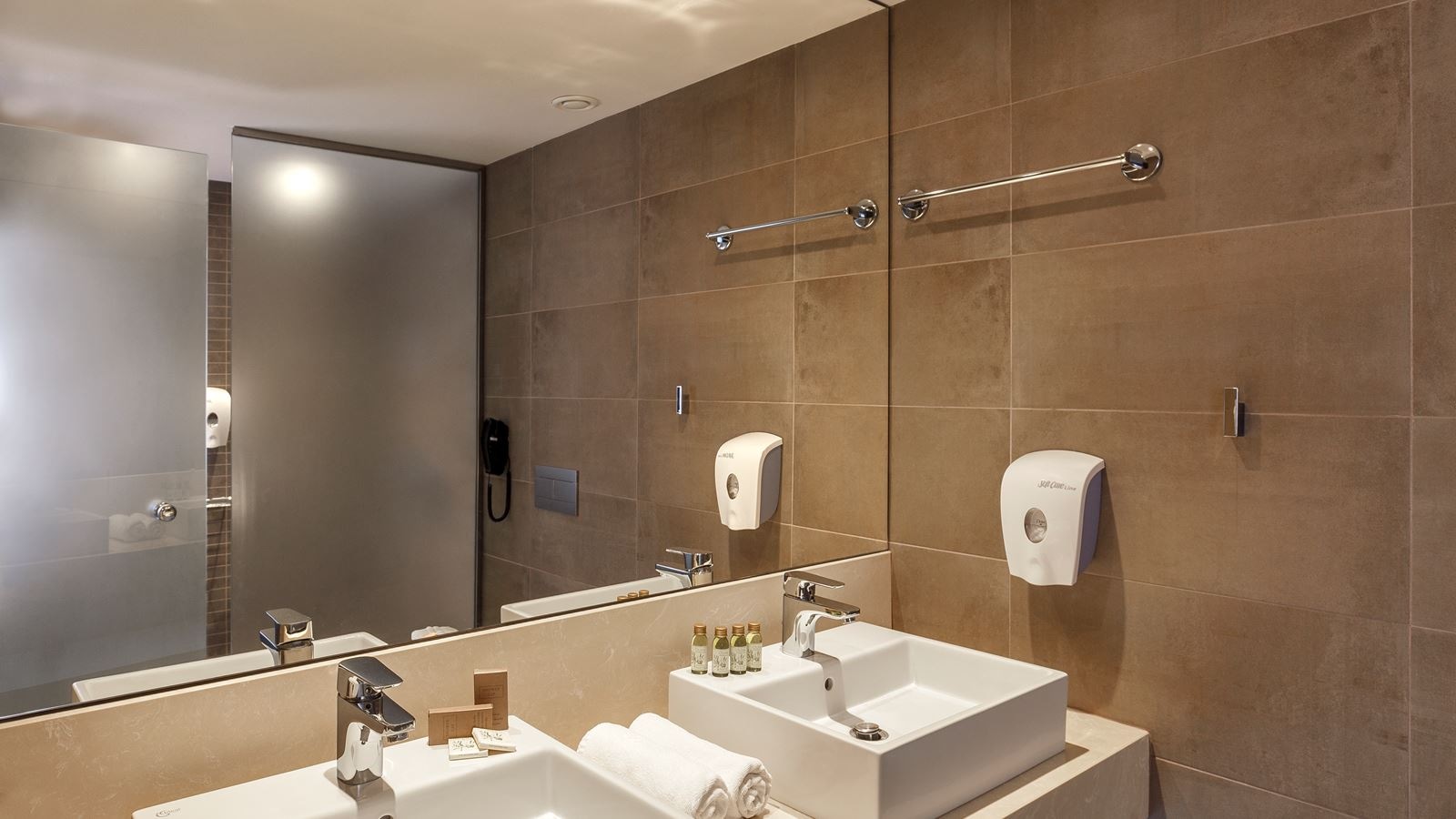 rooms-superior-family-room