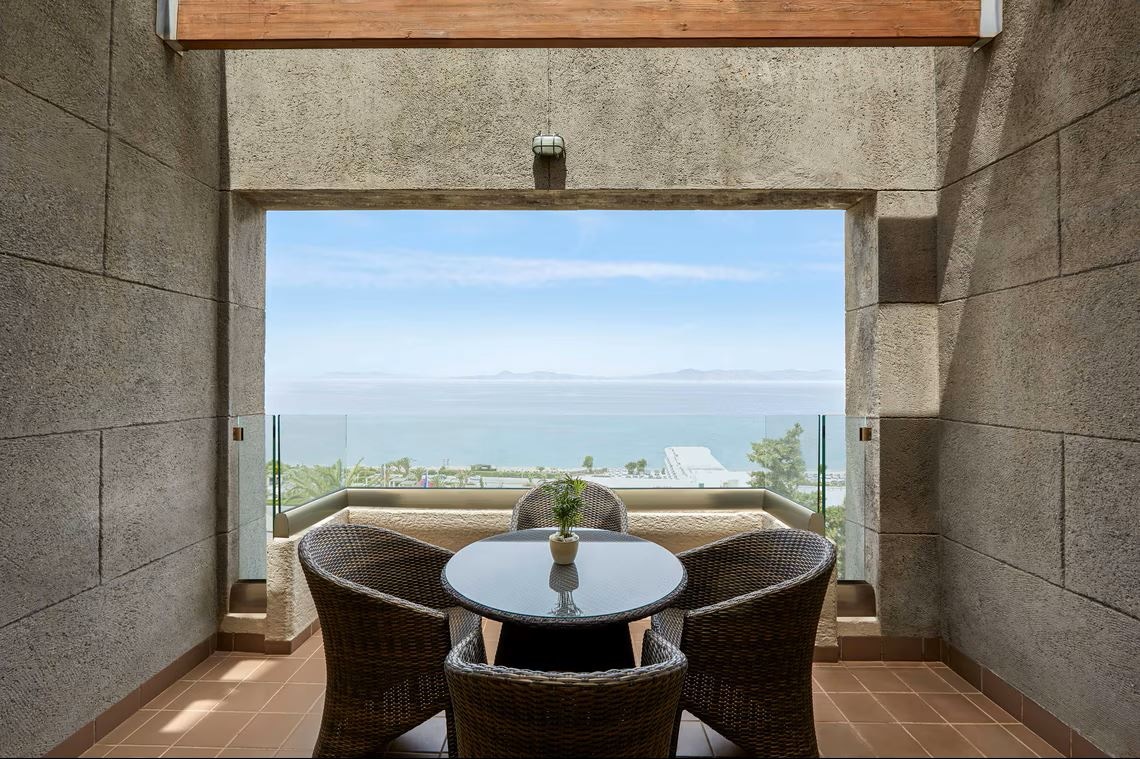 rooms-family-room-sea-view