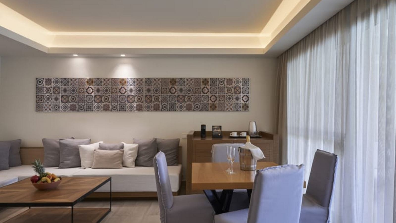 rooms-two-bedroom-suite-swim-up-limited-sea-view