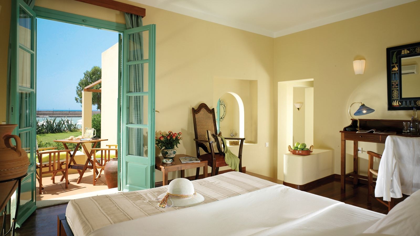 rooms-bungalow-suite-waterfront