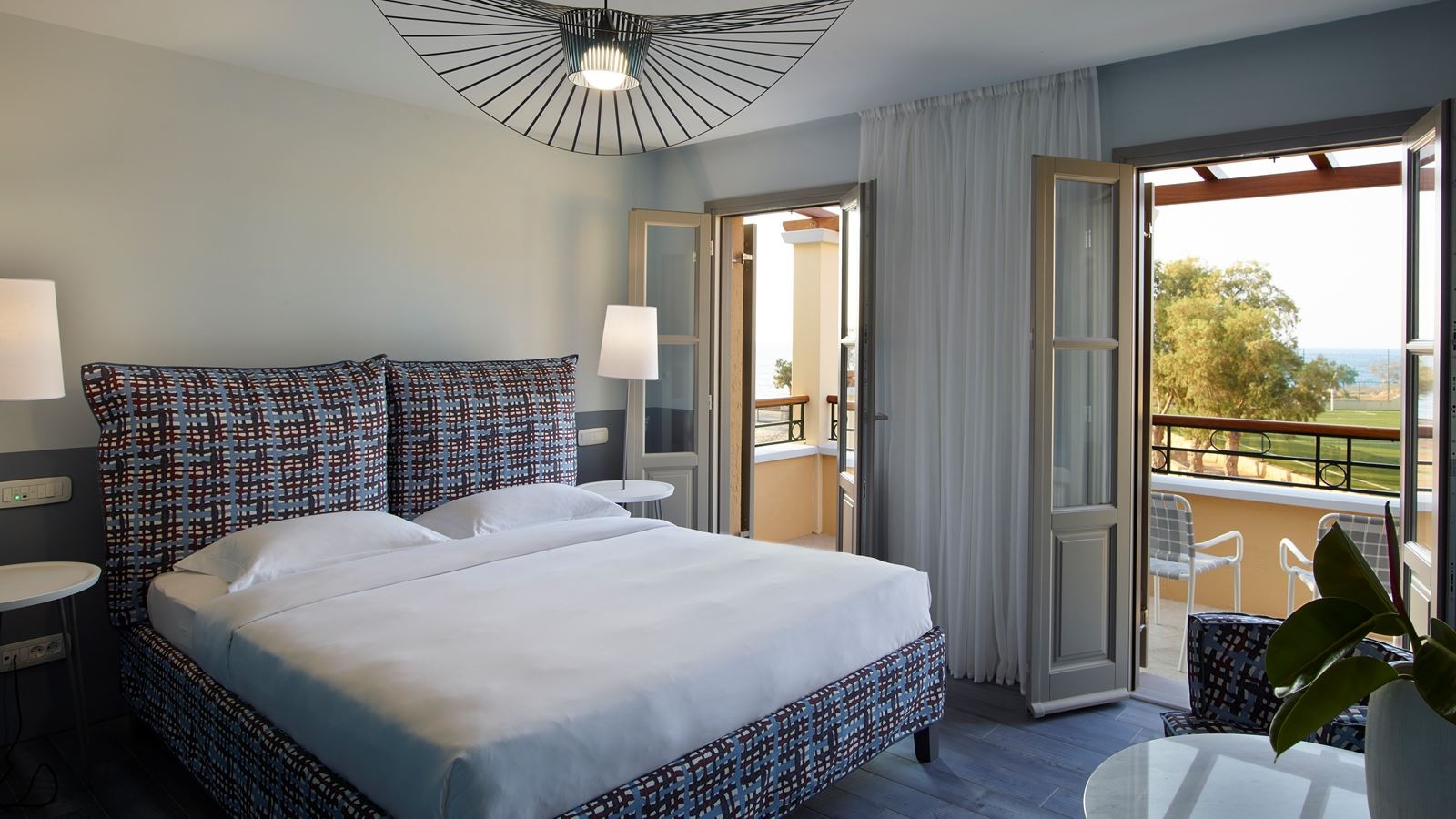rooms-luxury-1-bedroom-suite-seaview