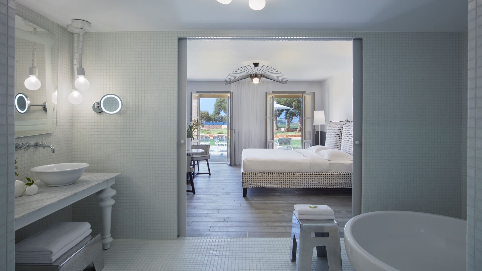 rooms-luxury-1-bedroom-suite-seaview