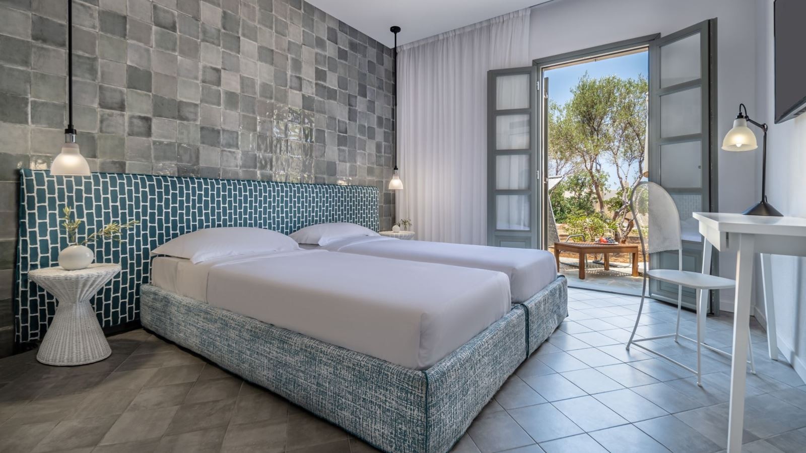 rooms-family-suite-garden-view