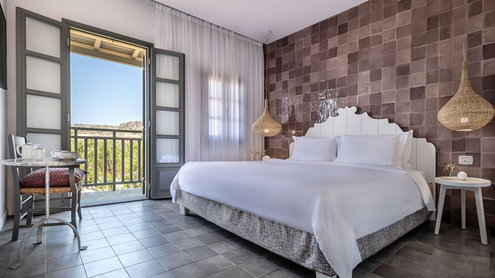 rooms-deluxe-family-bungalow-suite-seaview