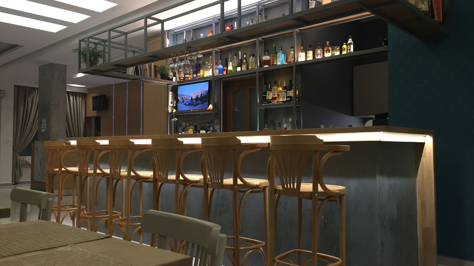 bars-main-bar