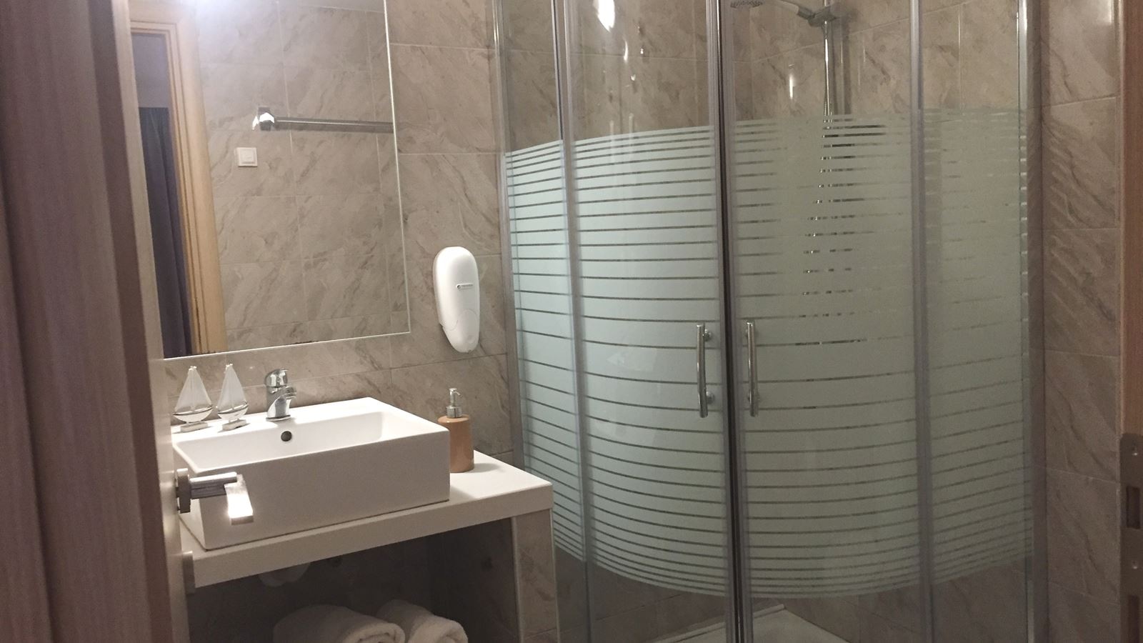 rooms-double-room