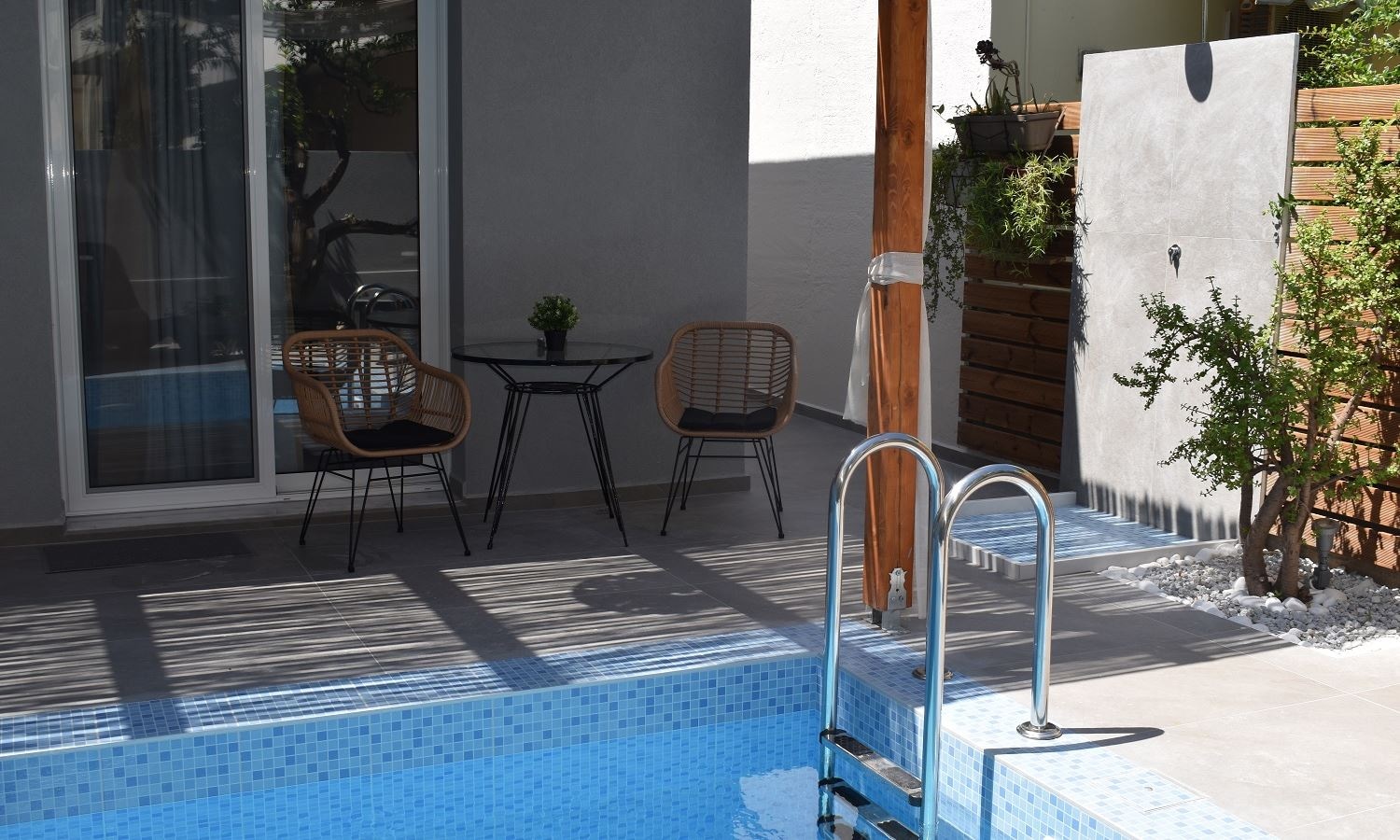 rooms-junion-suite-with-private-swimmingpool
