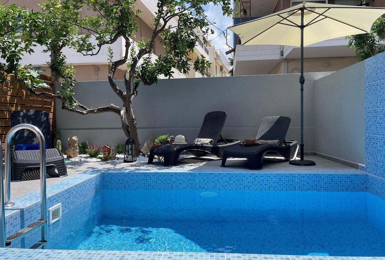 rooms-junion-suite-with-private-swimmingpool