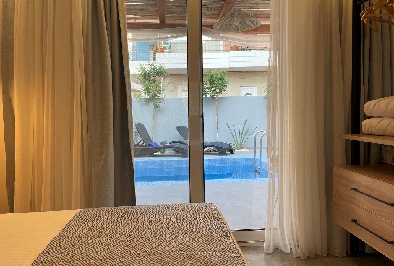 rooms-junion-suite-with-private-swimmingpool