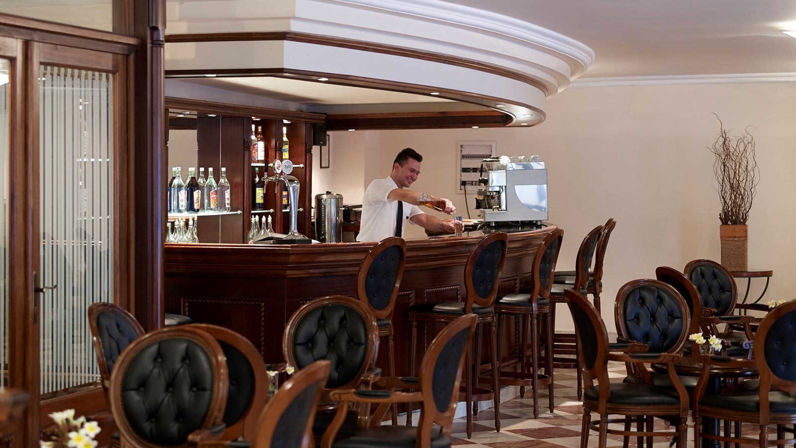 bars-main-bar