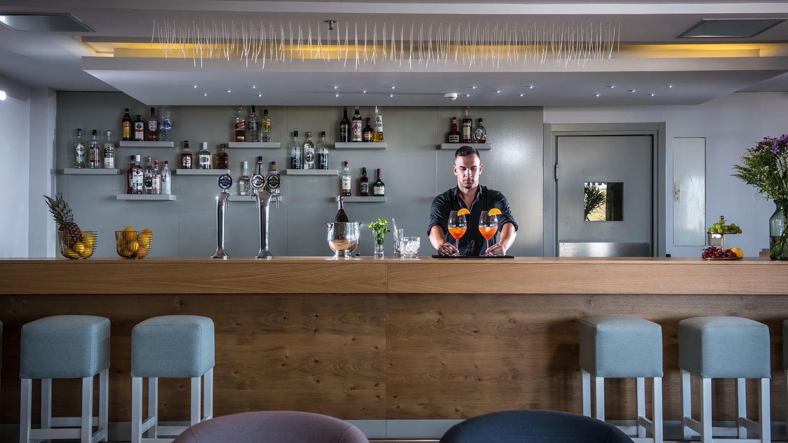 bars-main-bar