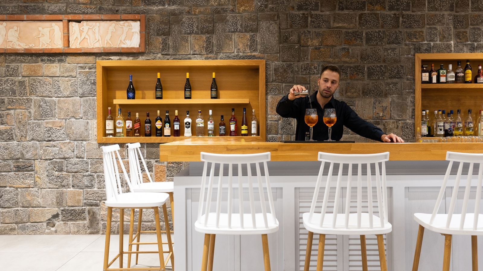 bars-main-bar
