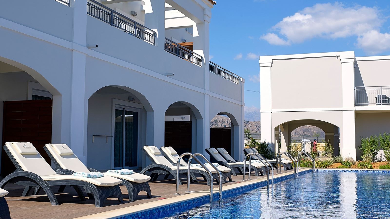 rooms-room-deluxe-shared-pool