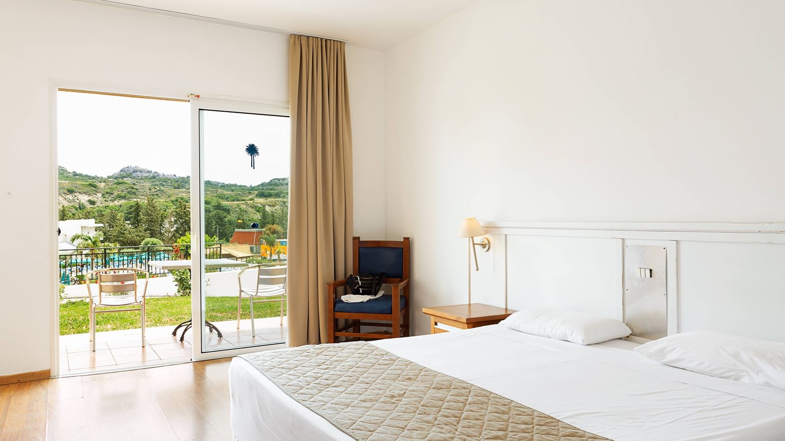 rooms-twin-room