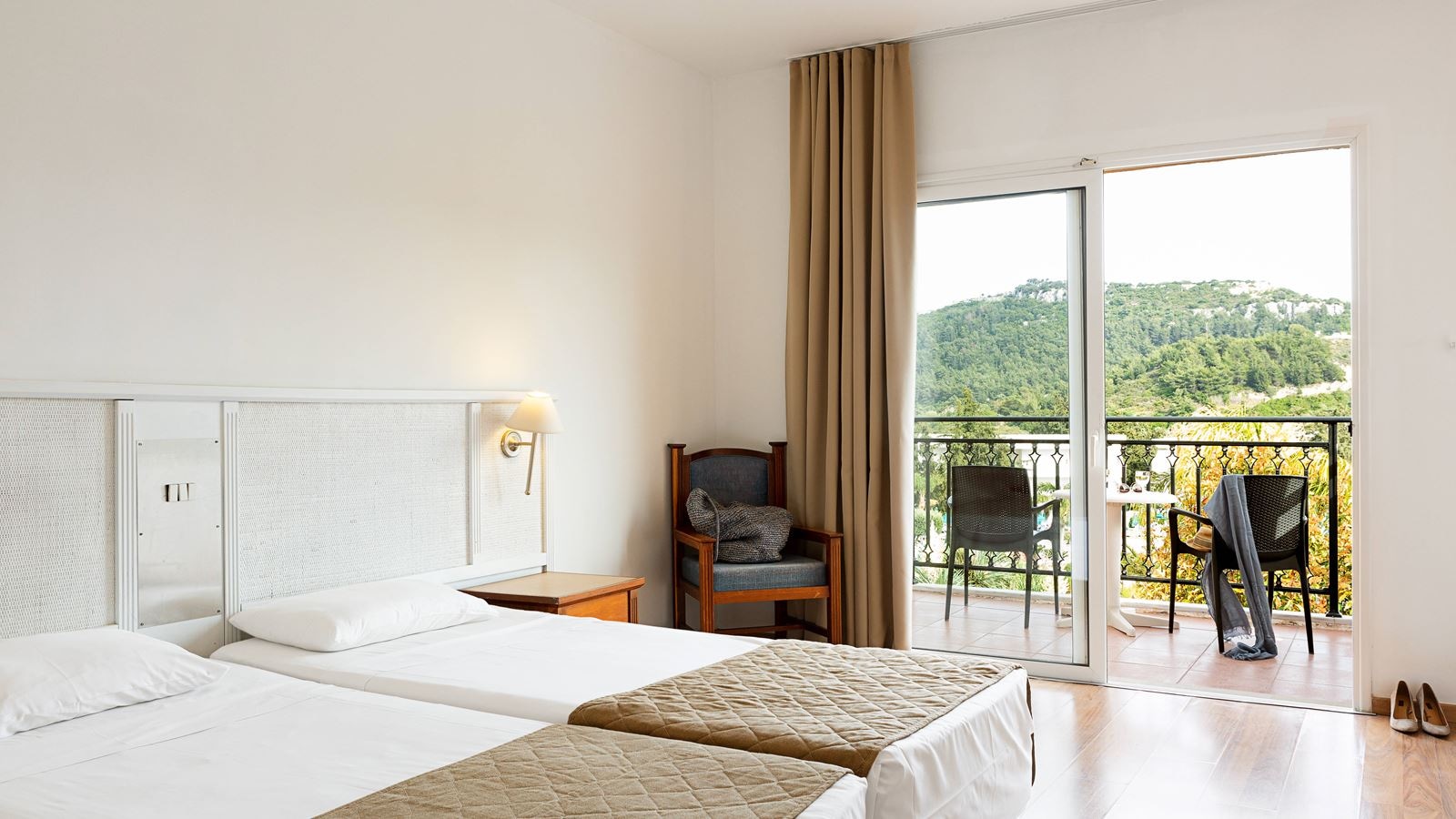 rooms-twin-room