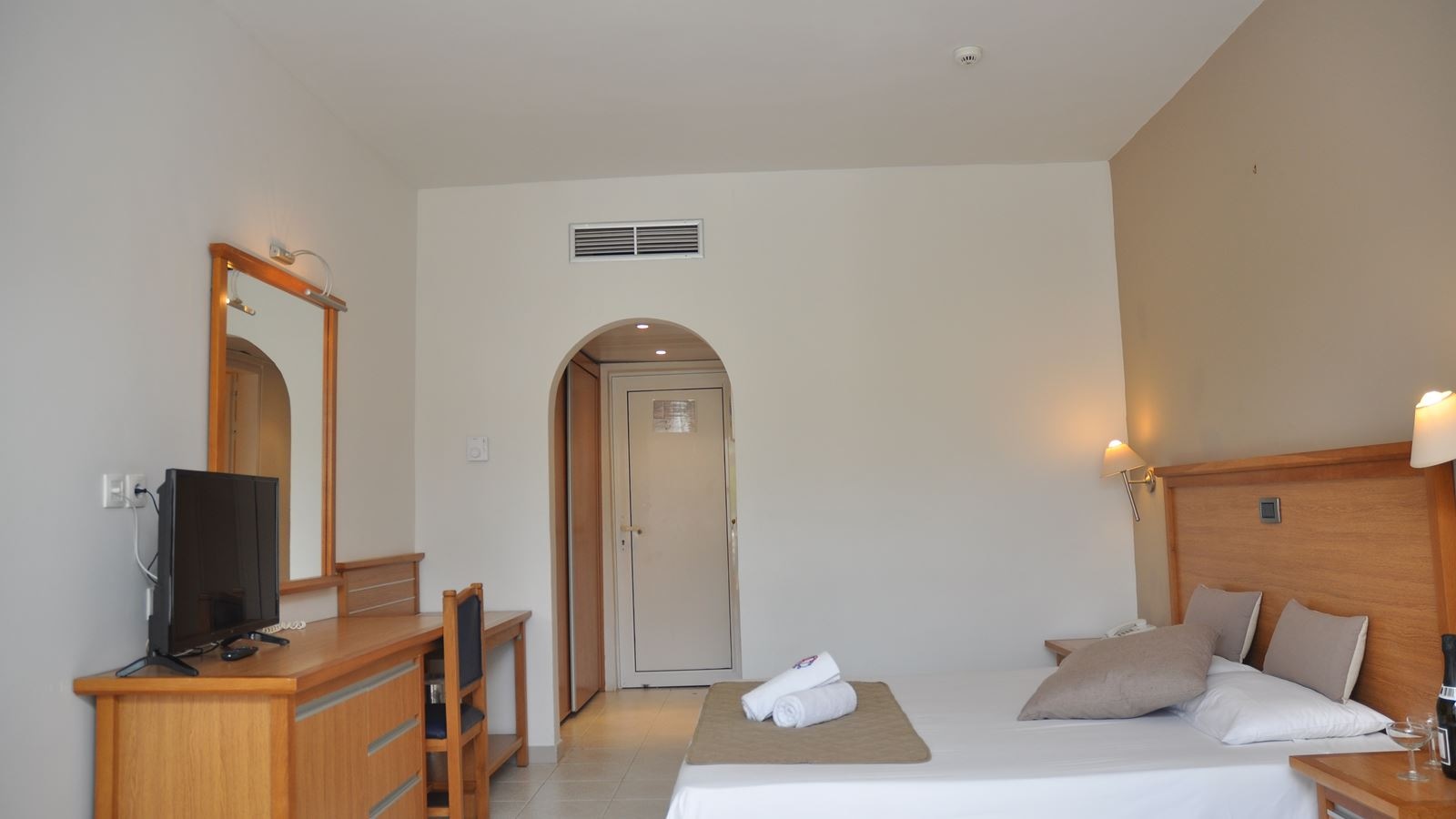 rooms-twin-room