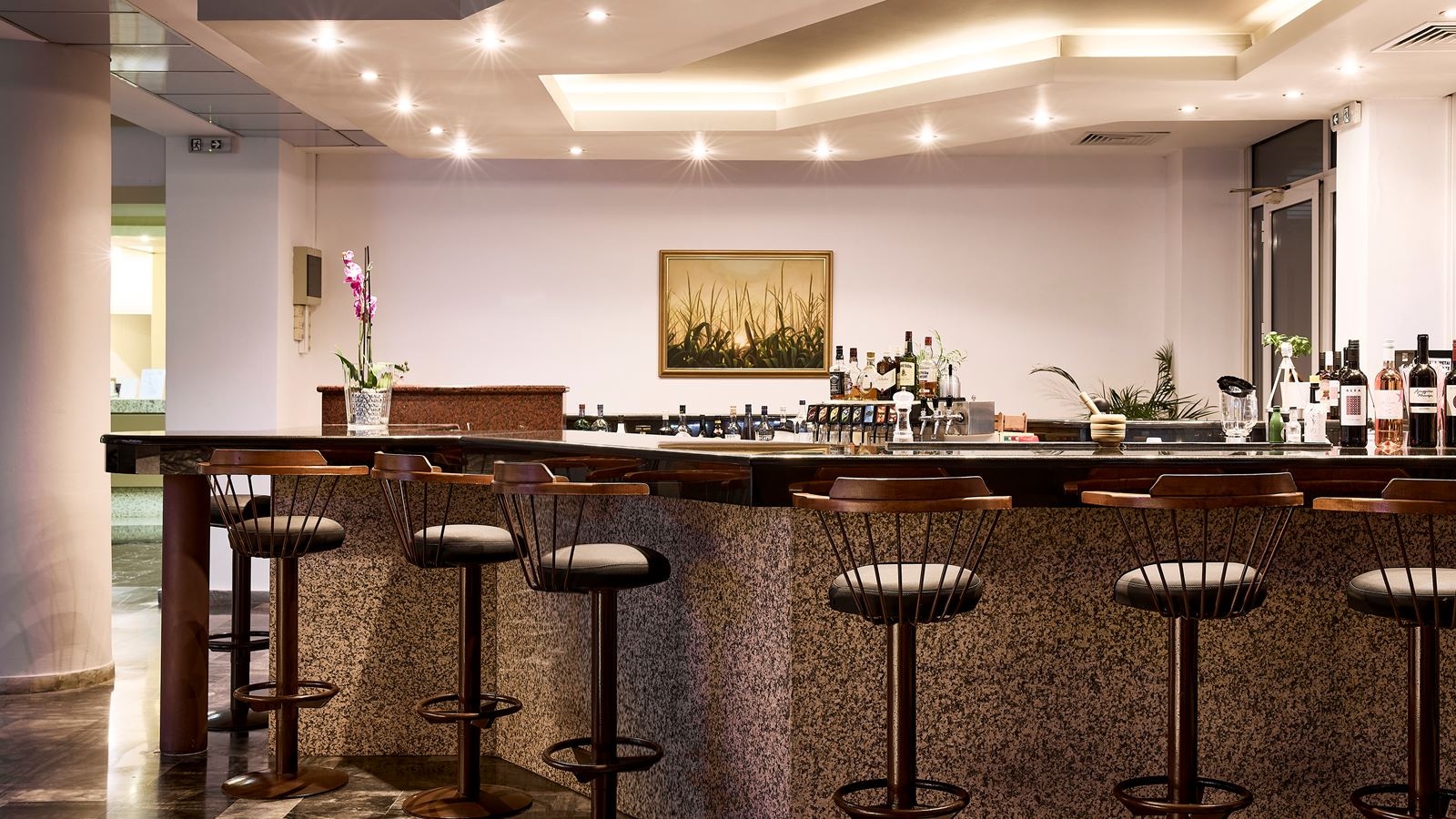 bars-main-bar