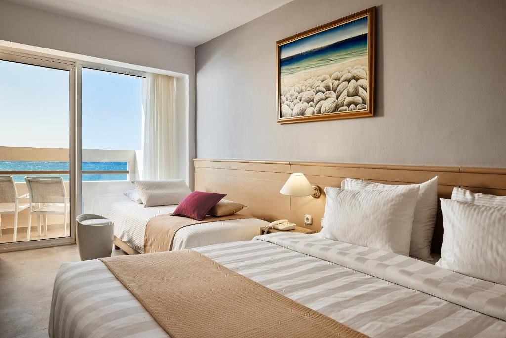 rooms-room-triple-seaview-balcony-or-terrace