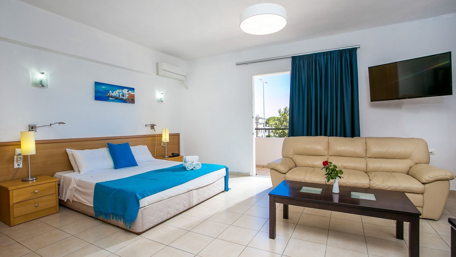 rooms-family-suite-with-balcony