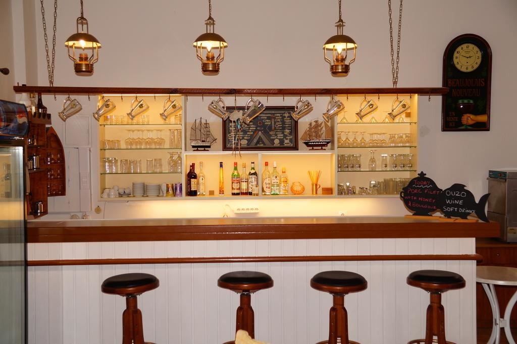 bars-hotels-bar