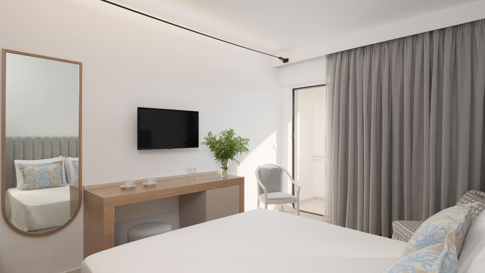 rooms-room-superior-sea-view-high-floor