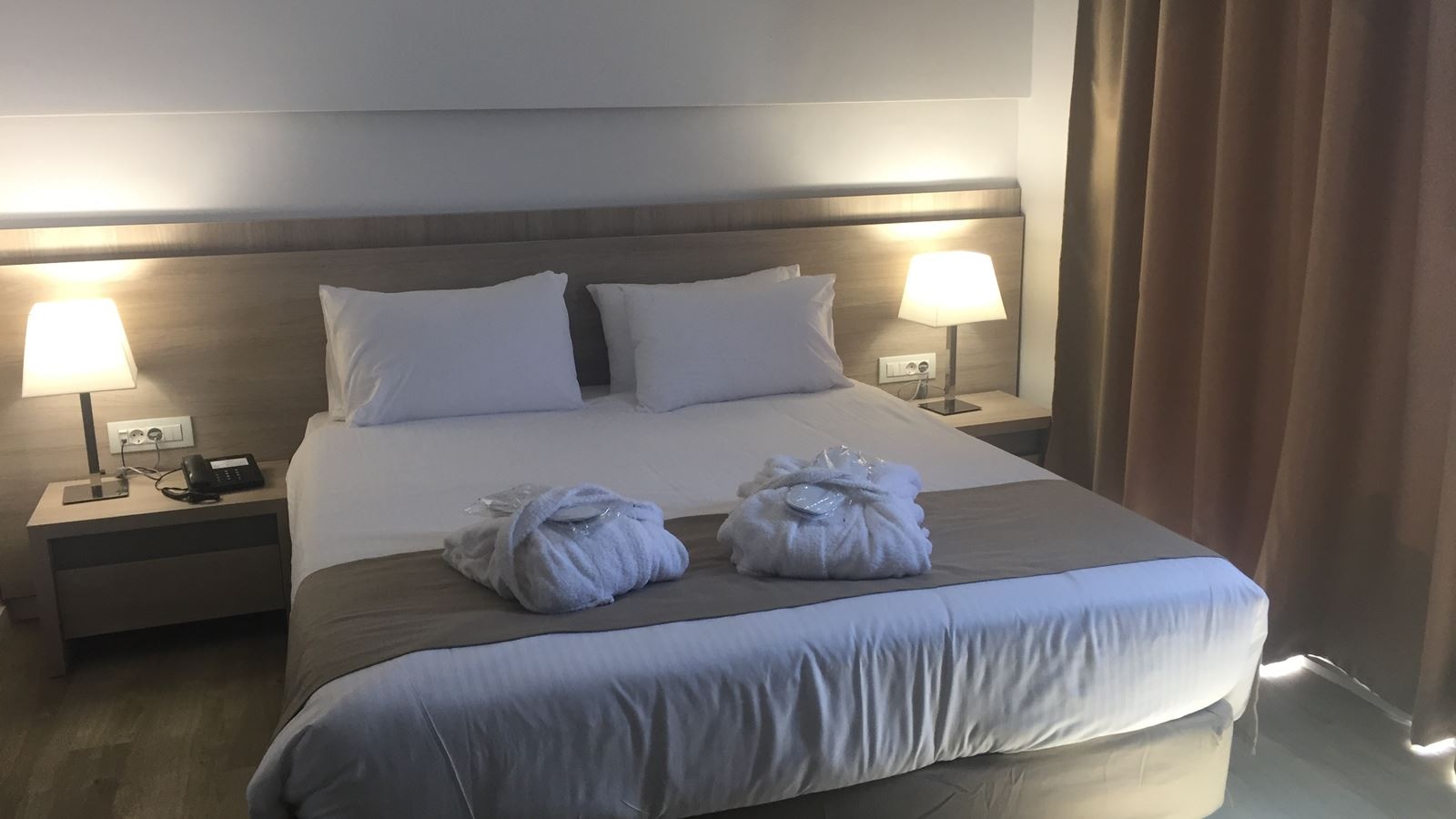 rooms-suite-1-bedroom-side-seaview-9th-floor