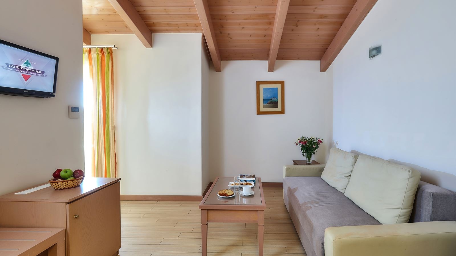 rooms-junior-suite-pool-view