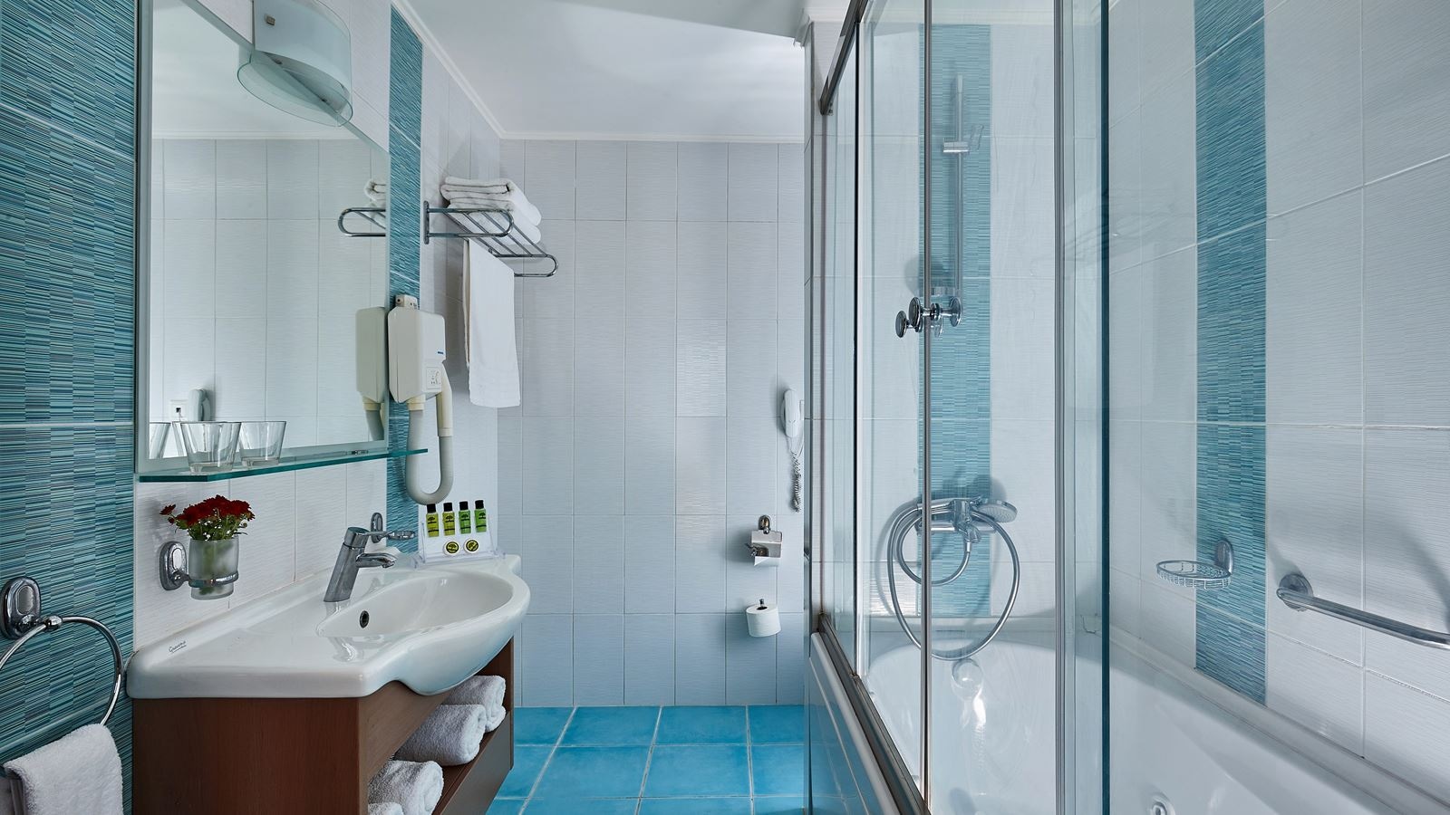 rooms-suite-junior-1-bedroom-sea-view--living-room