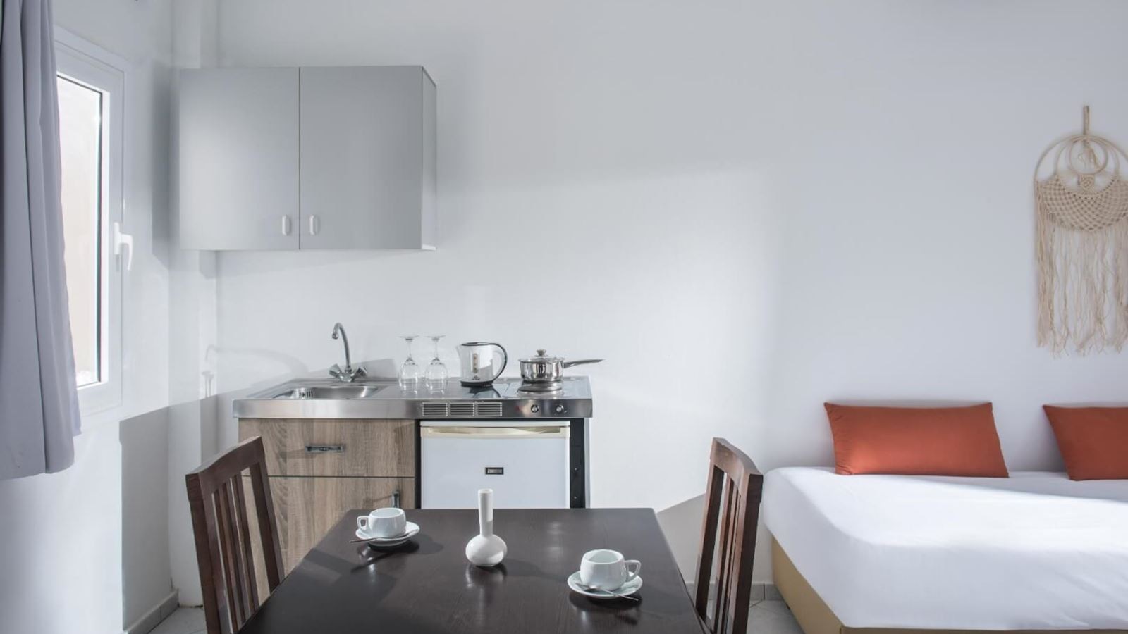 rooms-apartment-standard-sea-view-balcony-or-terrace