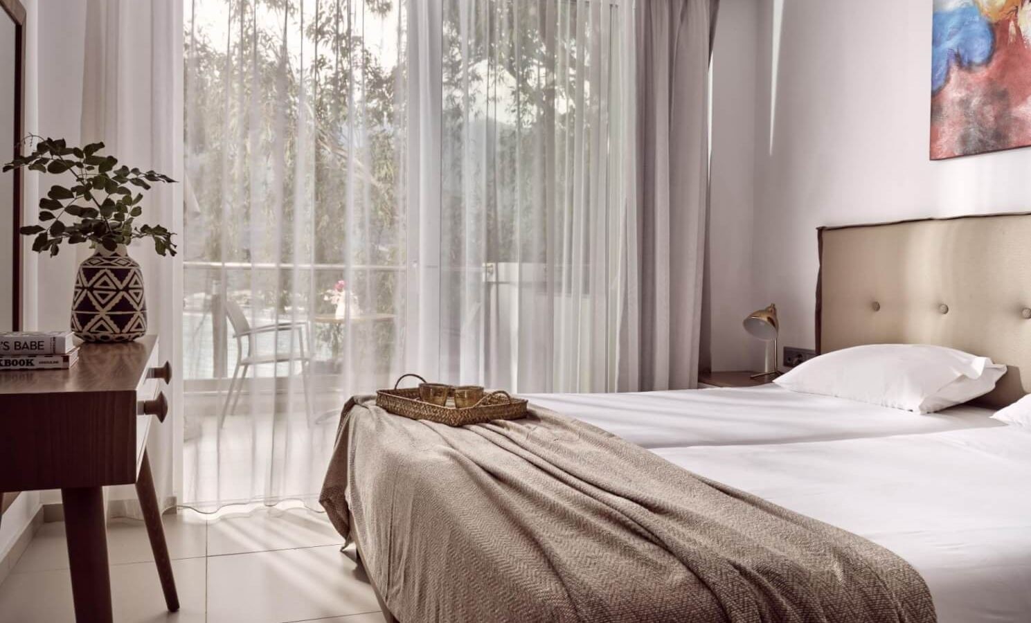 rooms-apartment-deluxe-sea-view-balcony-or-terrace