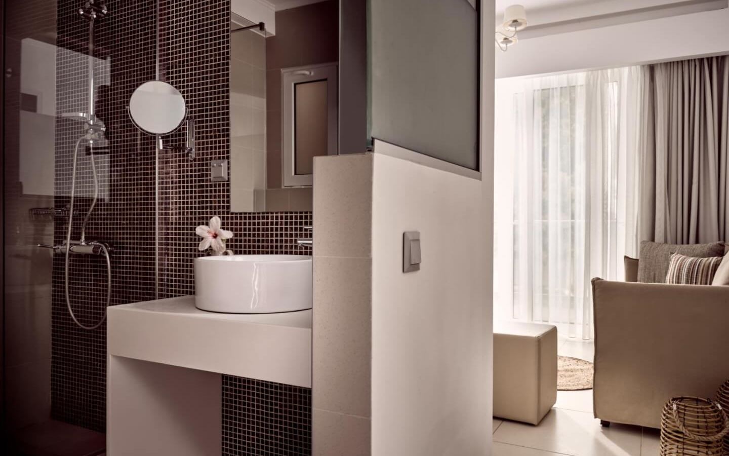 rooms-apartment-deluxe-sea-view-balcony-or-terrace